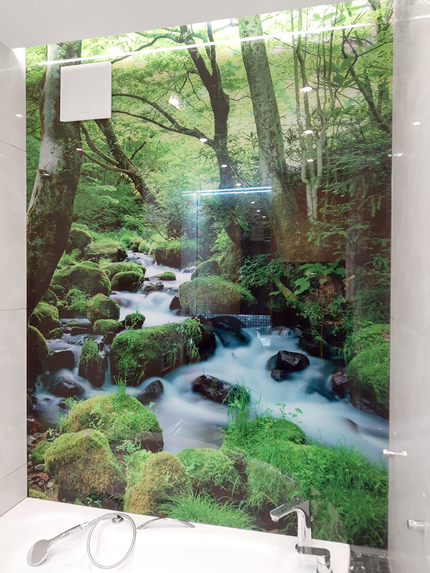 Panel szklany z grafiką do łazienki